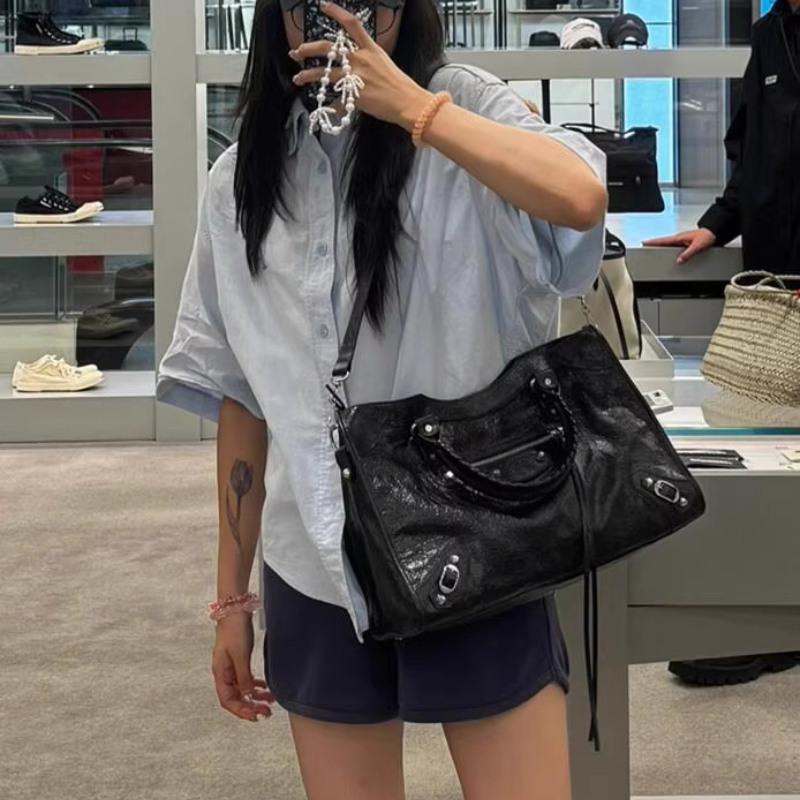스트리트 스타일 리벳 토트 백 블랙 대용량 싱글 숄더백 - Luxury Bags Vip 리뷰 및 가격