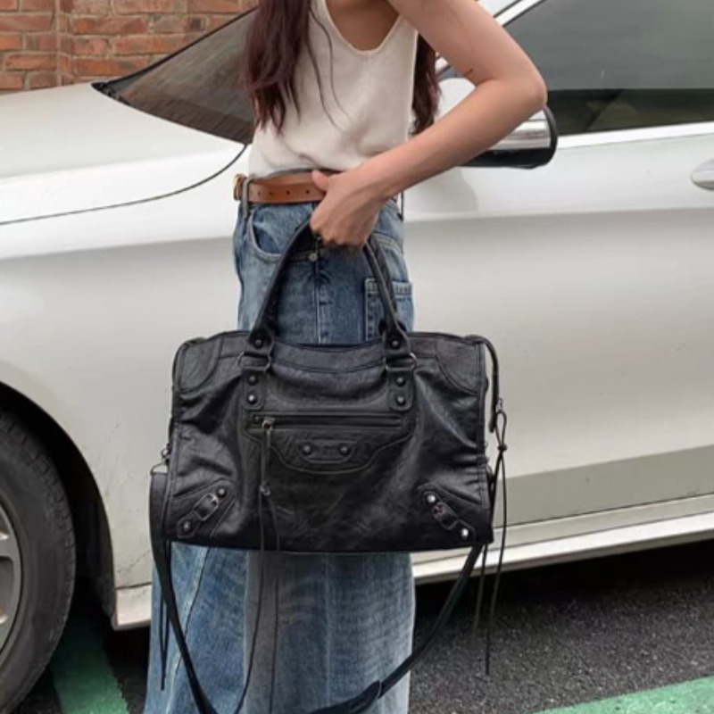 스트리트 스타일 리벳 토트 백 블랙 대용량 싱글 숄더백 - Luxury Bags Vip 리뷰 및 가격