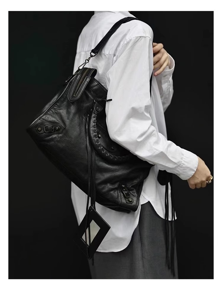 리벳 오토바이 가방 고급 대용량 숄더백 텍스처드 가죽  - Luxury Bags Vip 리뷰 및 가격