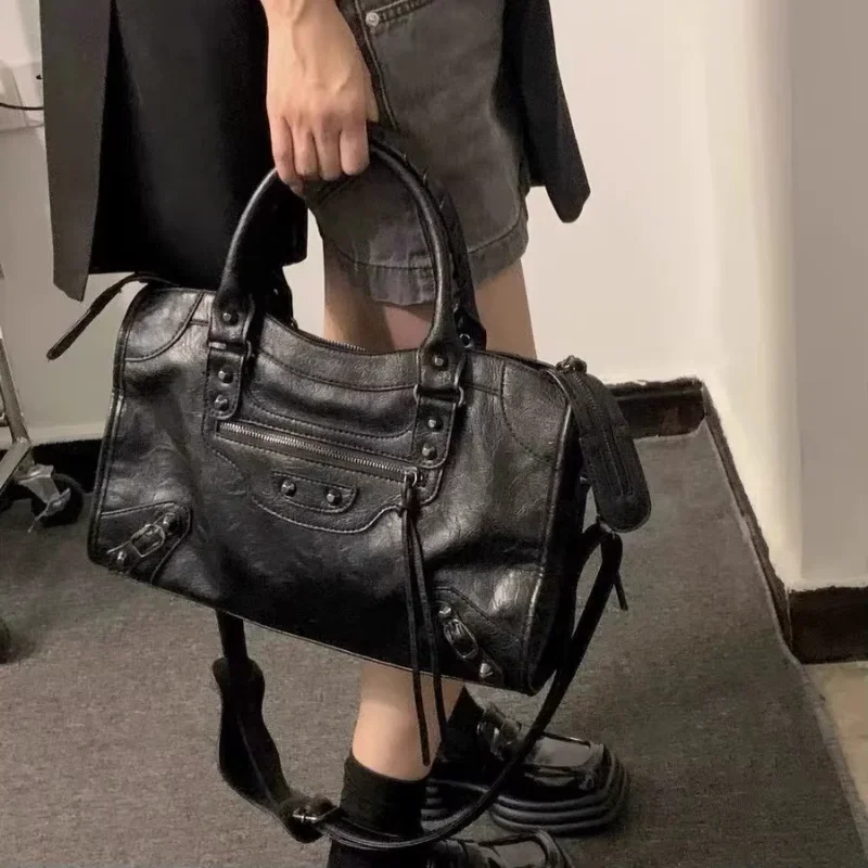 유럽 및 미국 패션 리벳 대용량 필로우 백 볼링 모터사 - Luxury Bags Vip 리뷰 및 가격